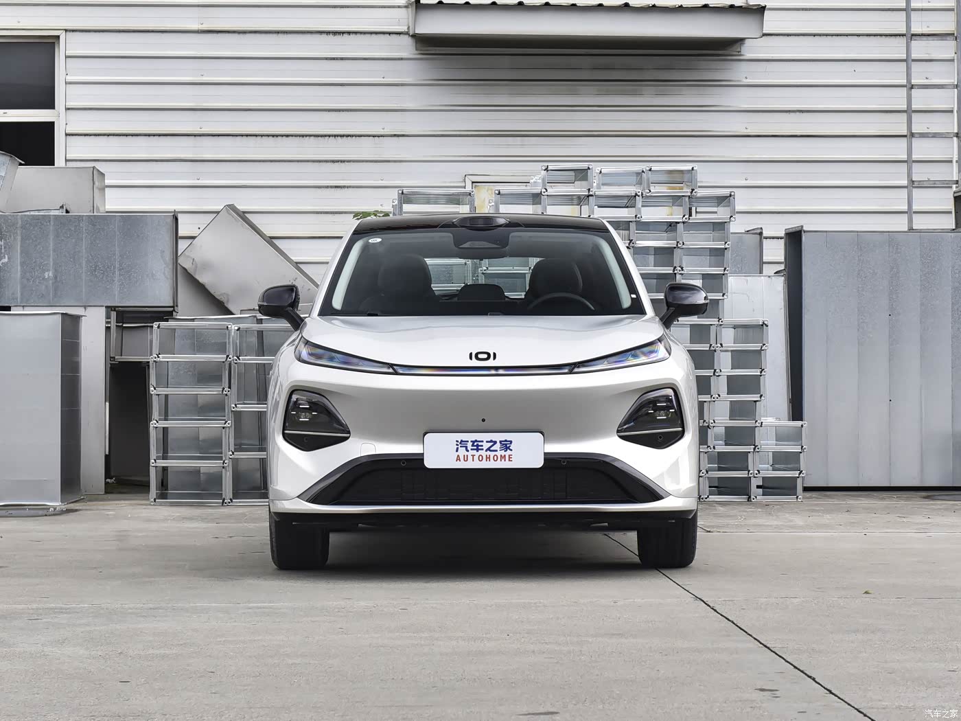 Changan Qiyuan Q05 — анфас, белый