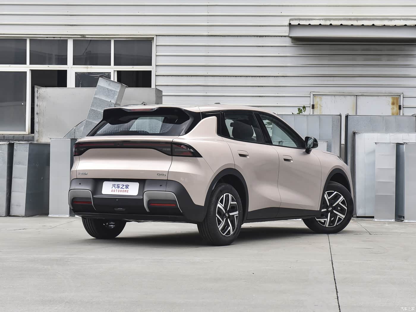 Changan Qiyuan Q05 — вид сзади-сбоку