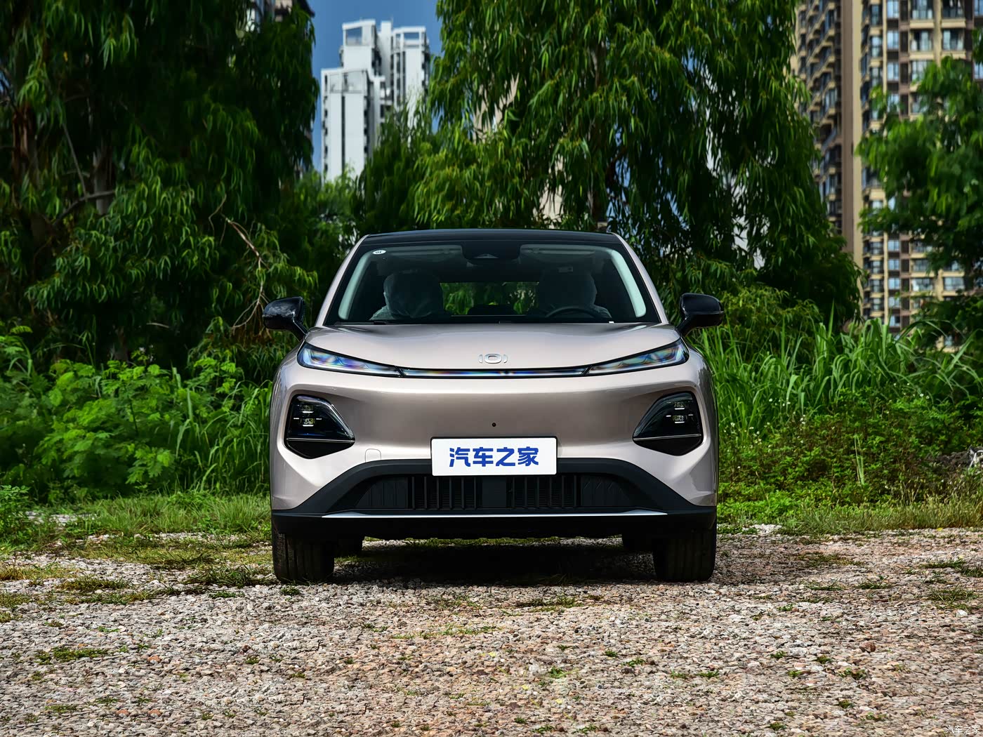 Changan Qiyuan Q05 — анфас крупным планом