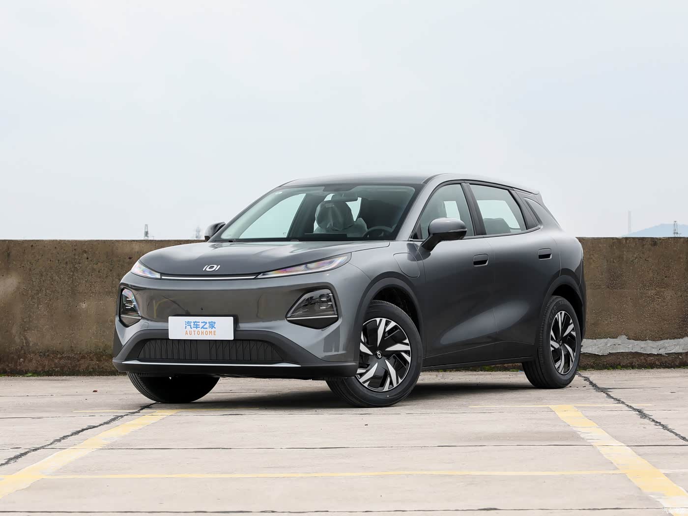 Changan Qiyuan Q05 — тёмно-серый металлик